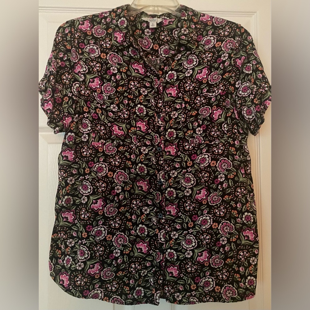 Multi-Color Blouse W/Flower Design. Size XL.